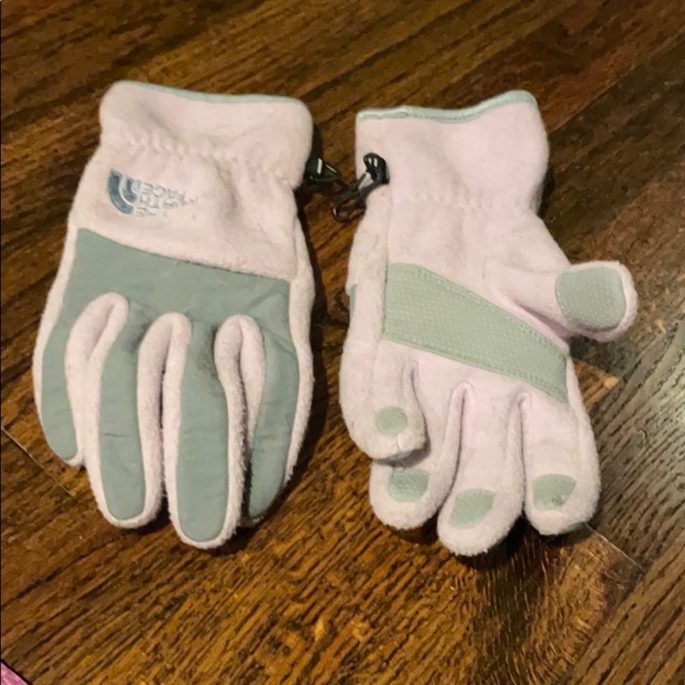 Lavender warm north face gloves. Size M